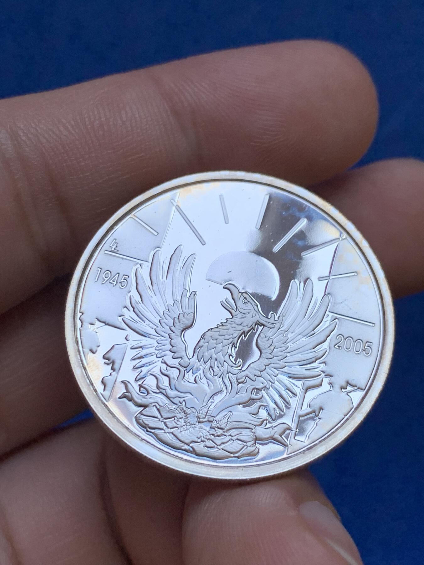 《竞宝斋》第288场-周六， 周日，周一 3场连拍 （全场包邮） 比利时2005年60年和平和自由欧洲之星系列银币10欧元 细节见图