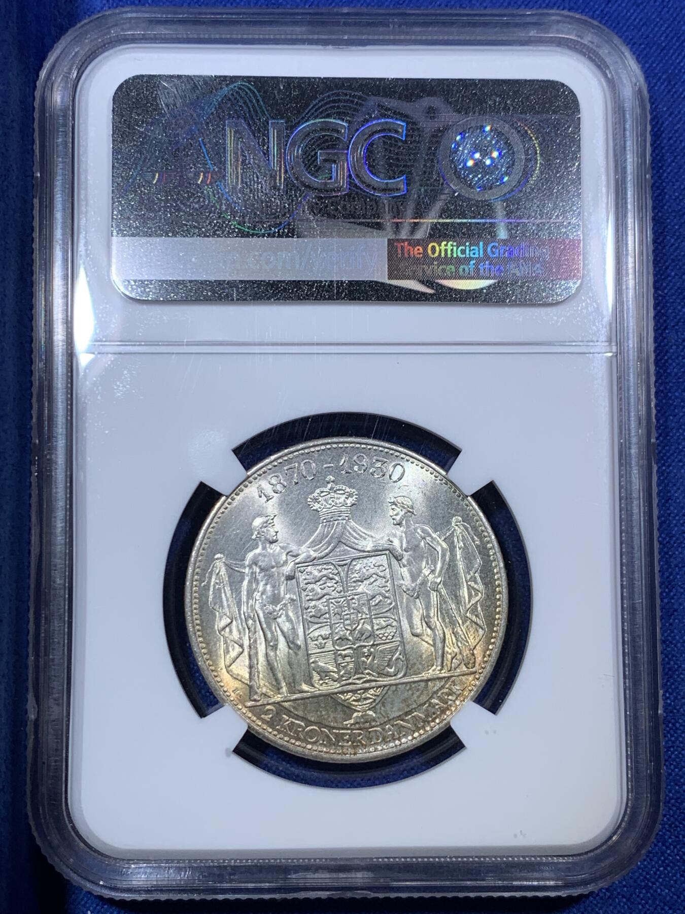 《竞宝斋》第288场-周六， 周日，周一 3场连拍 （全场包邮） NGC MS64 丹麦1930年国王六十诞辰纪念2克朗银币 转光强烈 背面有半圆环彩包浆