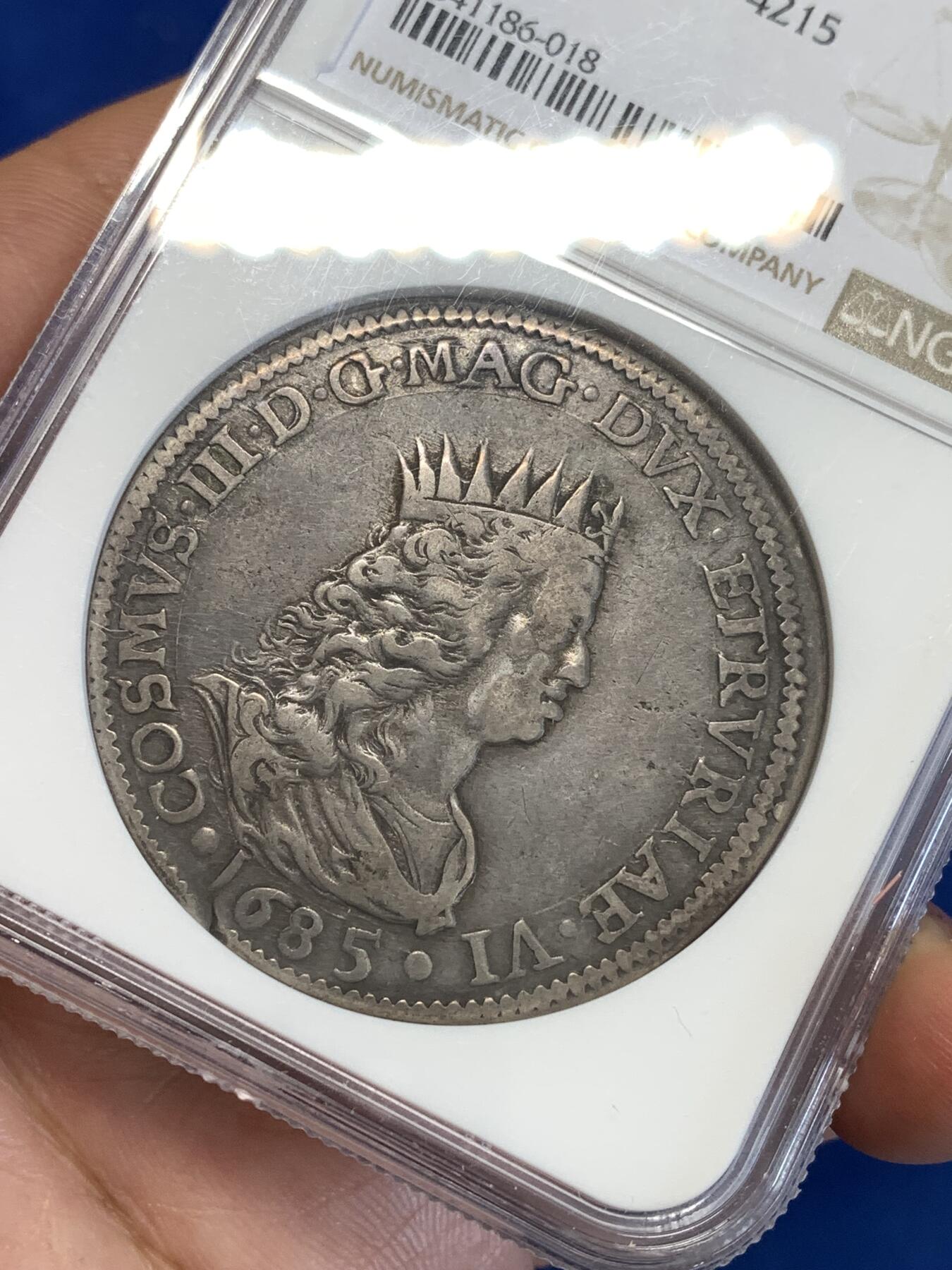 《竞宝斋》第288场-周六， 周日，周一 3场连拍 （全场包邮） NGC VF35 意大利1685年托斯卡纳美第奇里窝拿海景景观1T大银 包浆入骨 带分数稀见品