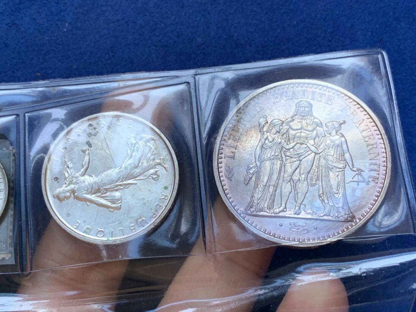 《竞宝斋》第288场-周六， 周日，周一 3场连拍 （全场包邮） 法国1965年银币套币 5法郎有锈