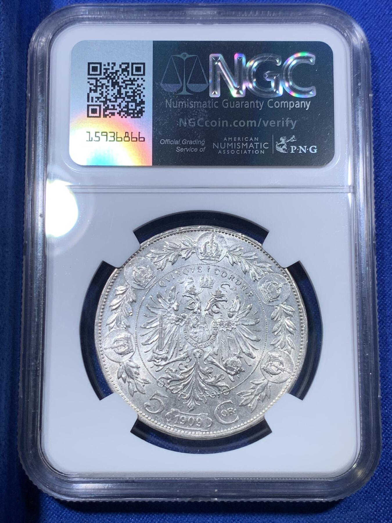 《竞宝斋》第288场-周六， 周日，周一 3场连拍 （全场包邮） NGC UNC 奥地利1909大头版5克朗银币 正面有少许清洗痕迹 背面银光全细节