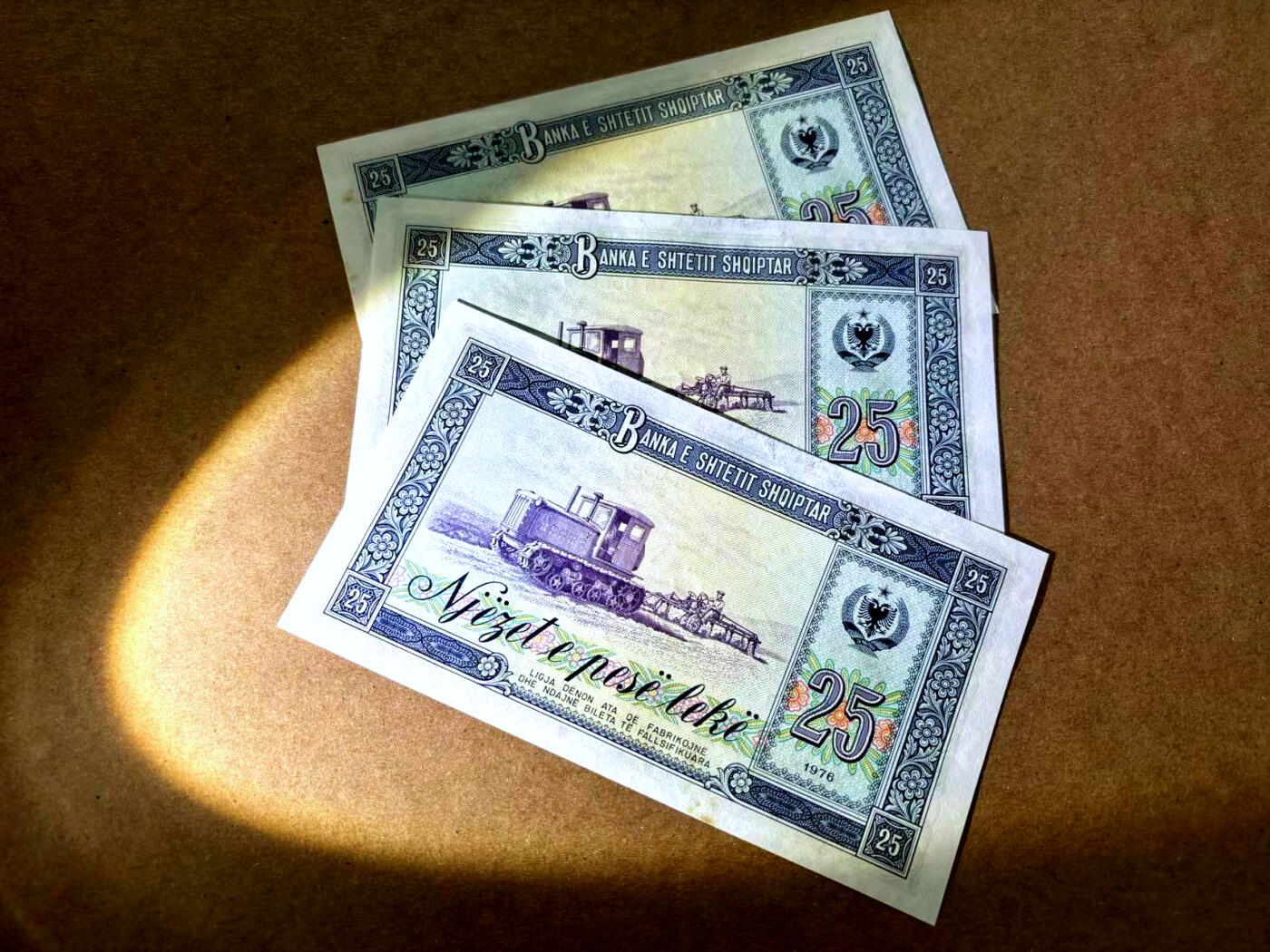 【Blue Auction】✨世界纸币精拍第502期【精】 【一组3张样钞】阿尔巴尼亚 1976年25列克 UNC- 黄斑