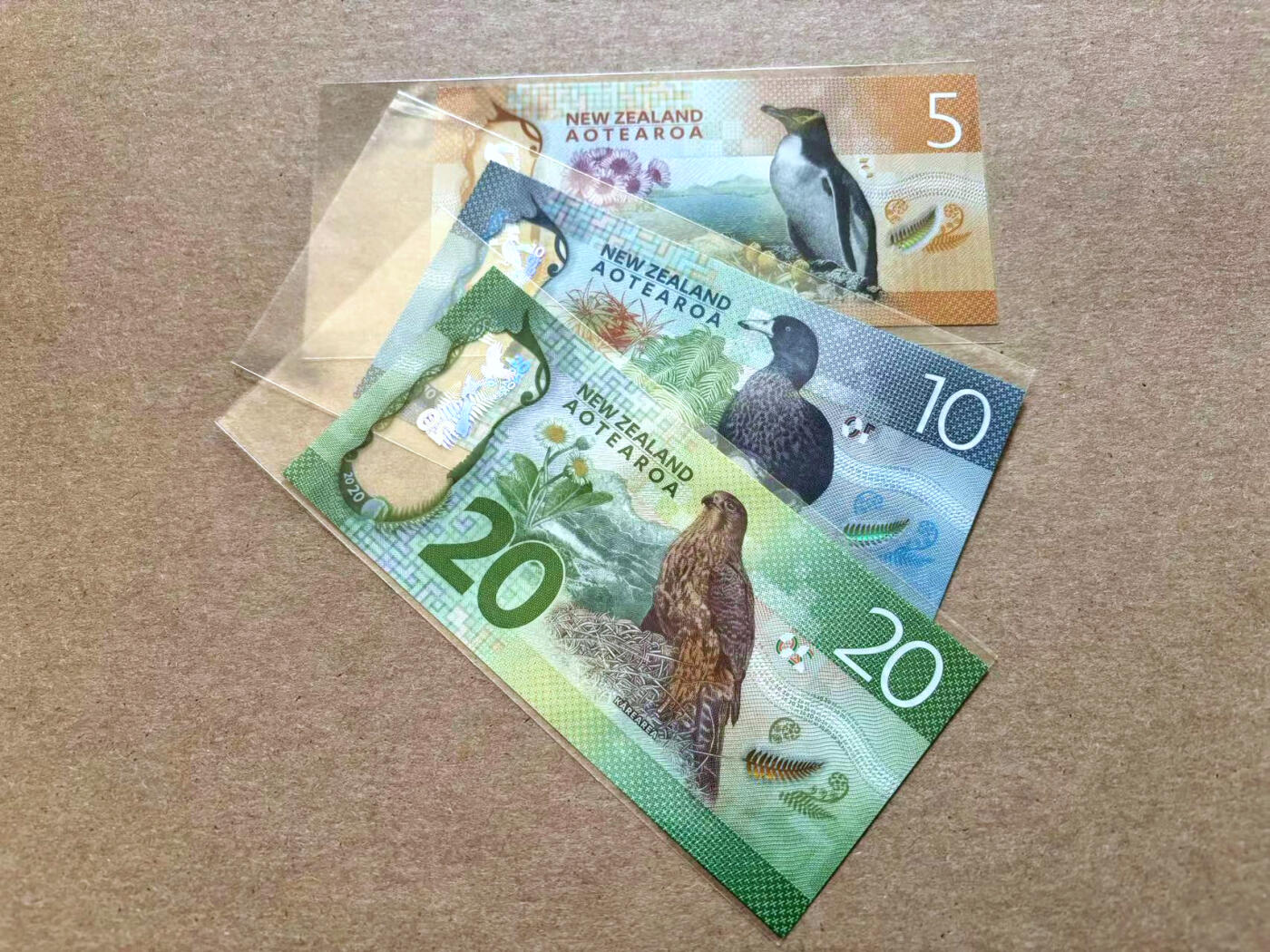 【Blue Auction】✨世界纸币精拍第502期【精】 【一组3张 含无47】新西兰5-20元 塑料钞 全新UNC