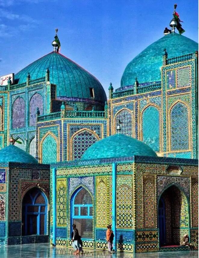 【Blue Auction】✨世界纸币精拍第502期【精】 阿富汗 1939年500阿富汗尼 PCGS58 状态佳 BWC出品超大票幅 热门升值品种 非常少见次高值 紫色色调点缀渐变色小花底纹非常华丽 正面为末代国王查希尔 背面位于阿富汗北部马扎里沙里夫市著名的蓝色清真寺（Blue Mosque）许多阿富汗人认为阿里·本·阿比·塔利卜安葬于此，这座神殿始建于1136年，以其精美的蓝色瓷砖而闻名遐迩。