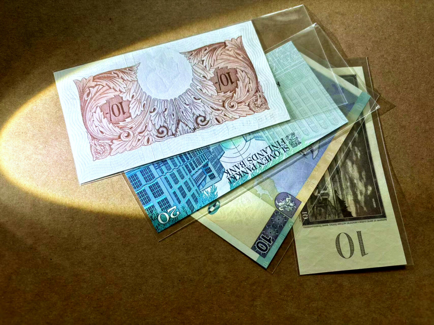 【Blue Auction】✨世界纸币精拍第502期【精】 【一组4张 含无47】捷斯、立陶宛、芬兰、英国纸币一组 全新UNC