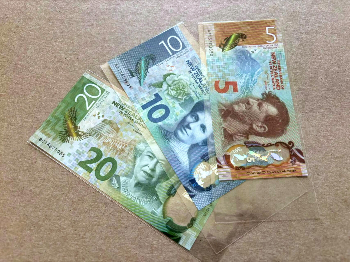 【Blue Auction】✨世界纸币精拍第502期【精】 【一组3张 含无47】新西兰5-20元 塑料钞 全新UNC