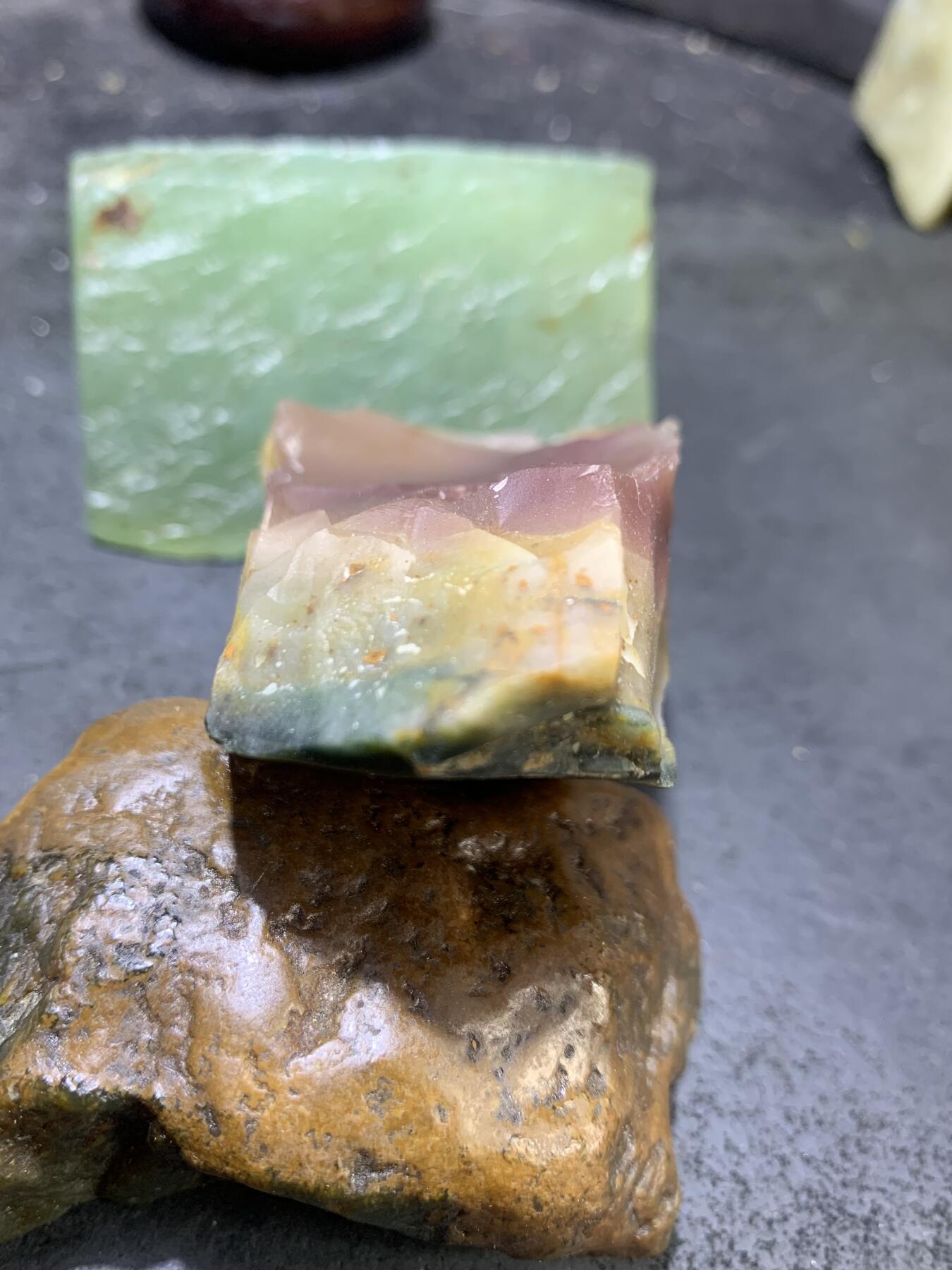 精美原皮紫绿玛瑙明料原石一块，