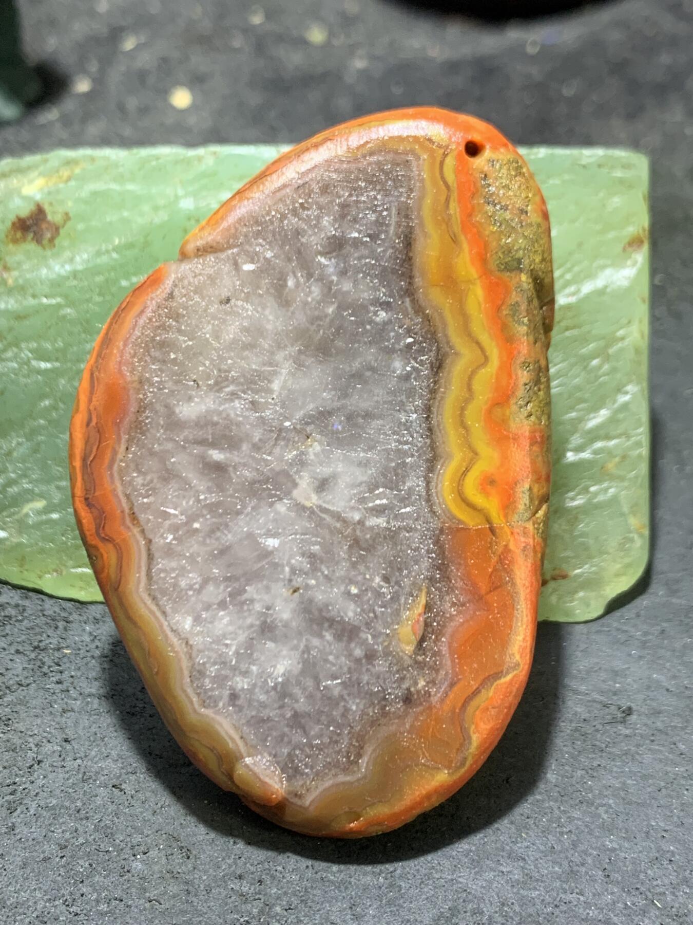 精美亚光冰飘心草花纹战国红玛瑙手工俏色巧雕金蟾荷叶吊坠（把件）一个