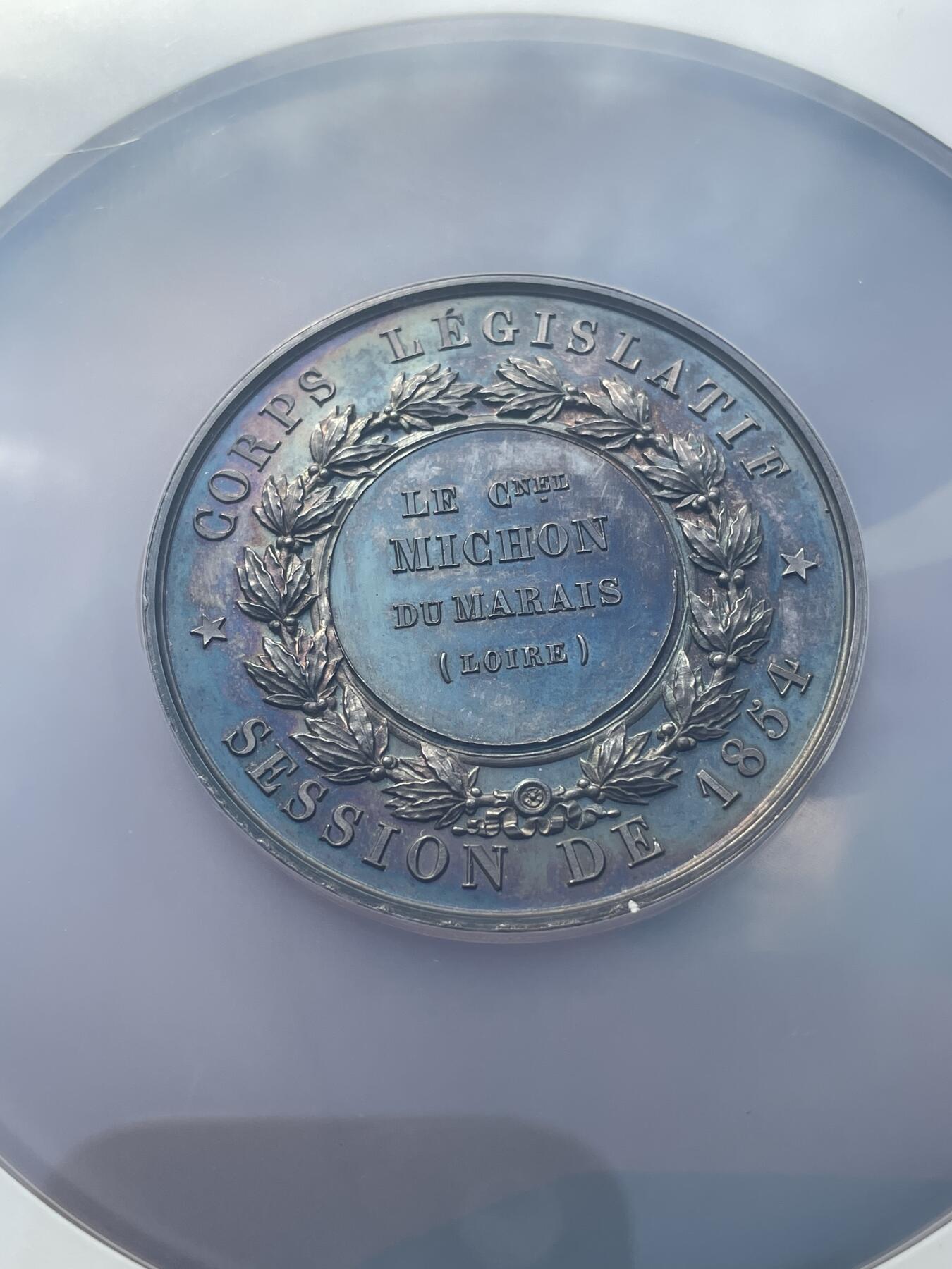 「木头集藏」章牌精品专场！ Barre～1854年法国立法议会议员银章，50mm，64 g ，顶级幻彩包浆，实物非常漂亮，分数偏低，授予来自卢瓦尔省的议员米雄·迪马雷上校（Michon du Marais，1784-1870年）。最后两图是他在国民议会网站和百科网站上的个人信息。