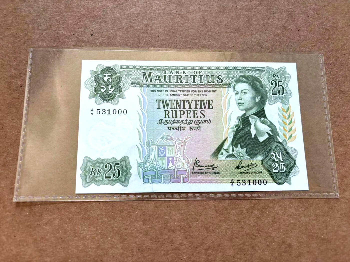 【Blue Auction】✨世界纸币精拍第502期【精】 【豹子号无47】毛里求斯 1967年25卢比 戎装女王 UNC（背面水印处有瑕疵）