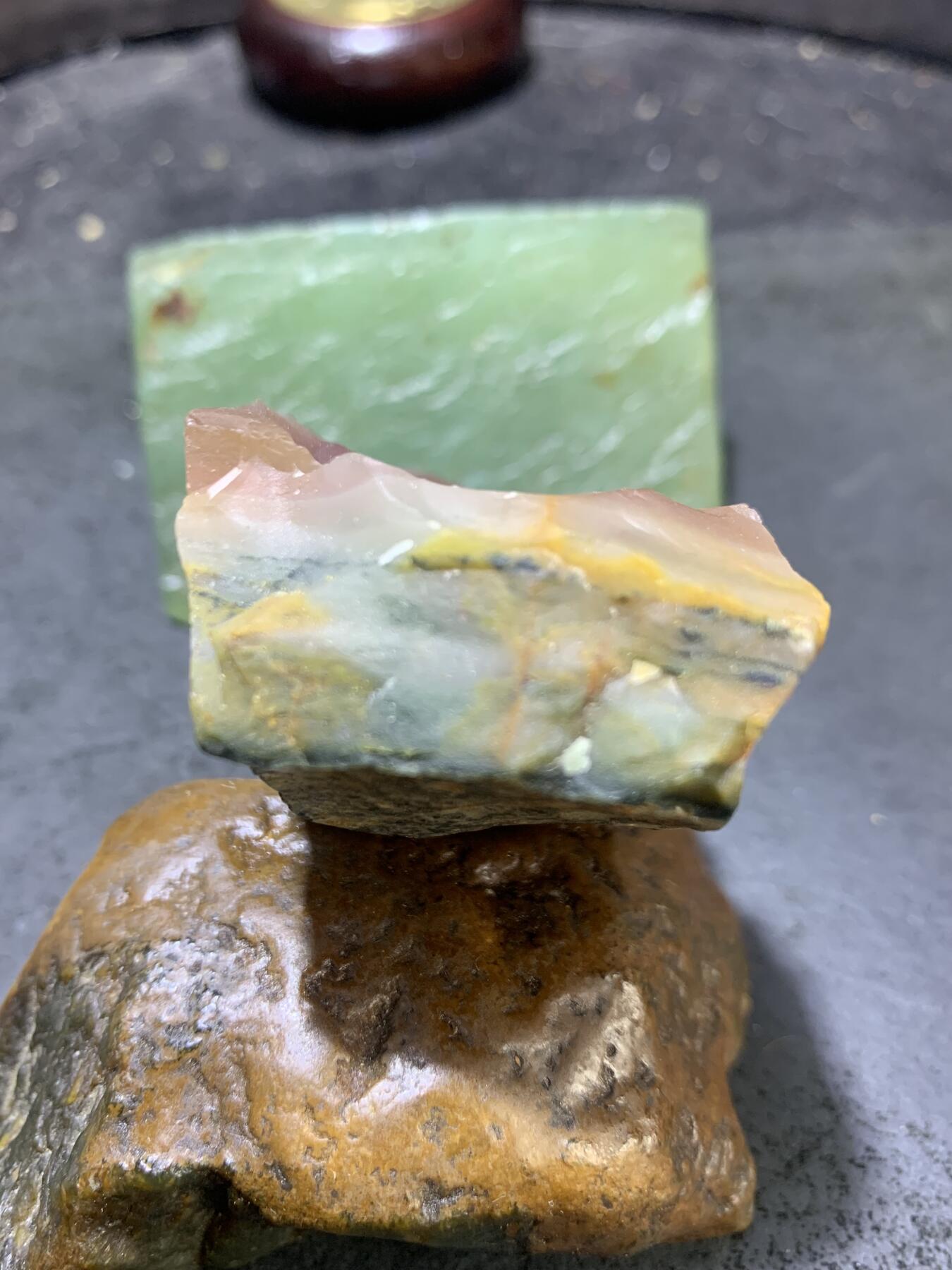 精美原皮紫绿玛瑙明料原石一块，