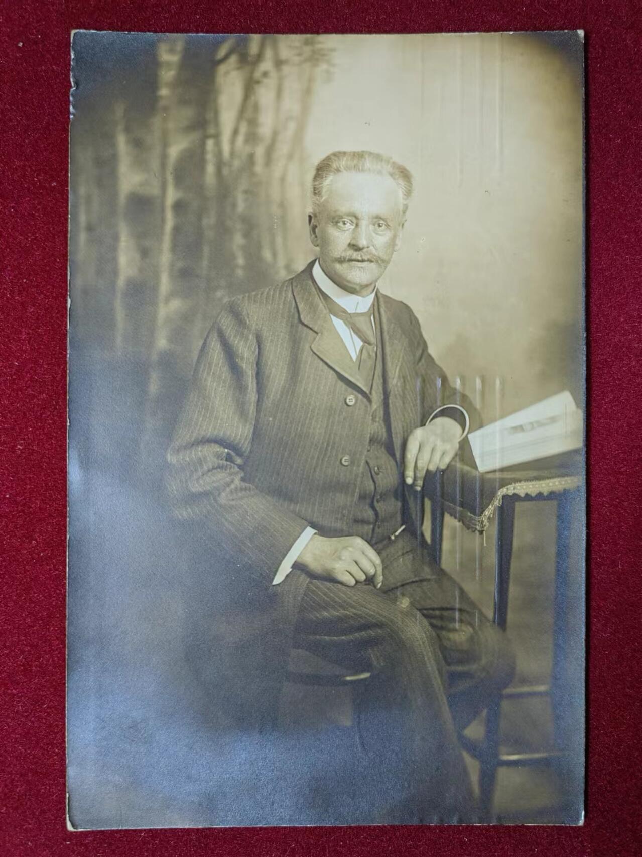 联合阁邮币社™ ——“多国明信片专场” 社长