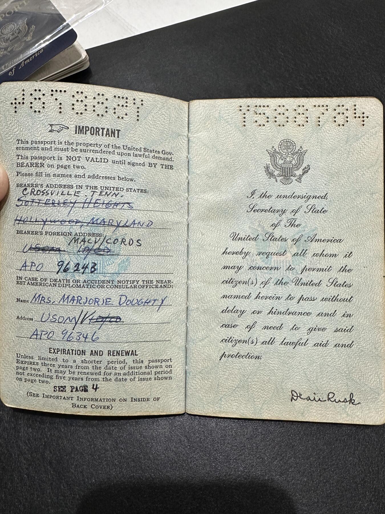 《外钞收藏家》第三百九十期 美国 外交官护照(公务护照) 品相如图（只做个人收藏用途）