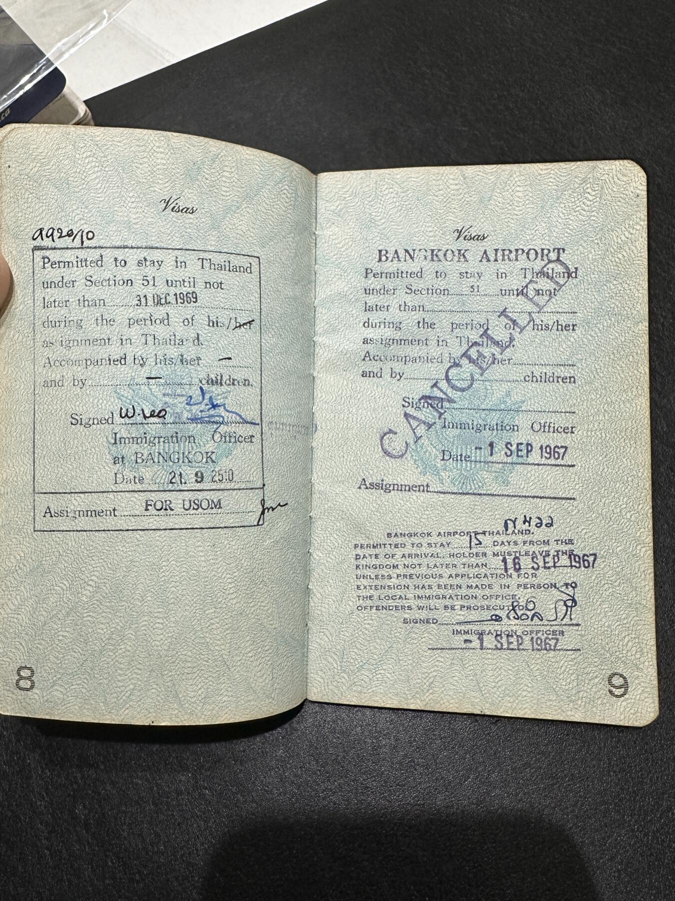 《外钞收藏家》第三百九十期 美国 外交官护照(公务护照) 品相如图（只做个人收藏用途）