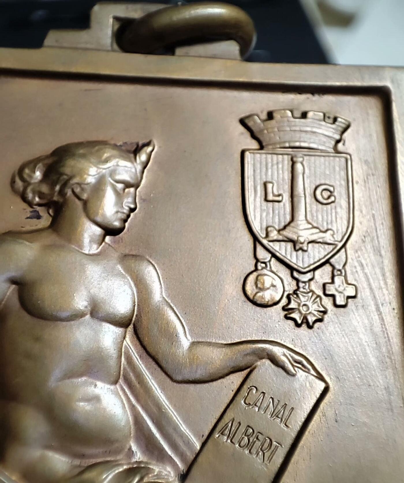 欧洲章牌艺术 周五九点 1939比利时水博览会铜章 品相佳