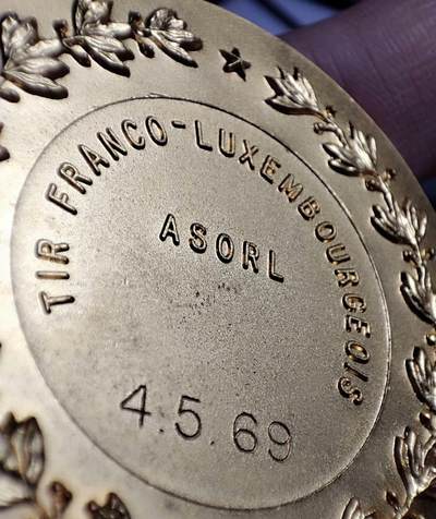 欧洲章牌艺术 周五九点 法国1969射击节镀金铜章51.8克