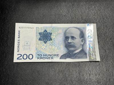 《外钞收藏家》第三百九十期 - 1994年挪威200克朗 UNC- 有压痕和边角荧光瑕疵