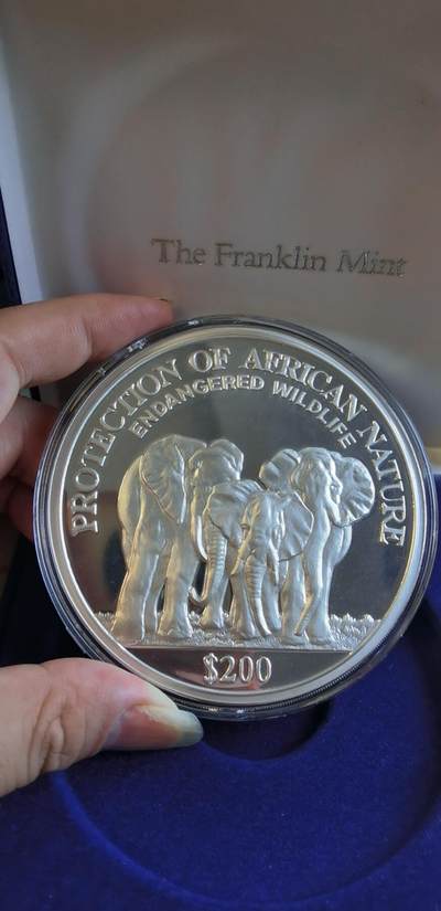 【海寕潮】拍卖第118期 - 【海寧潮】利比里亚2000年非洲大象一家500克纯银纪念银币自然氧化，银价3755