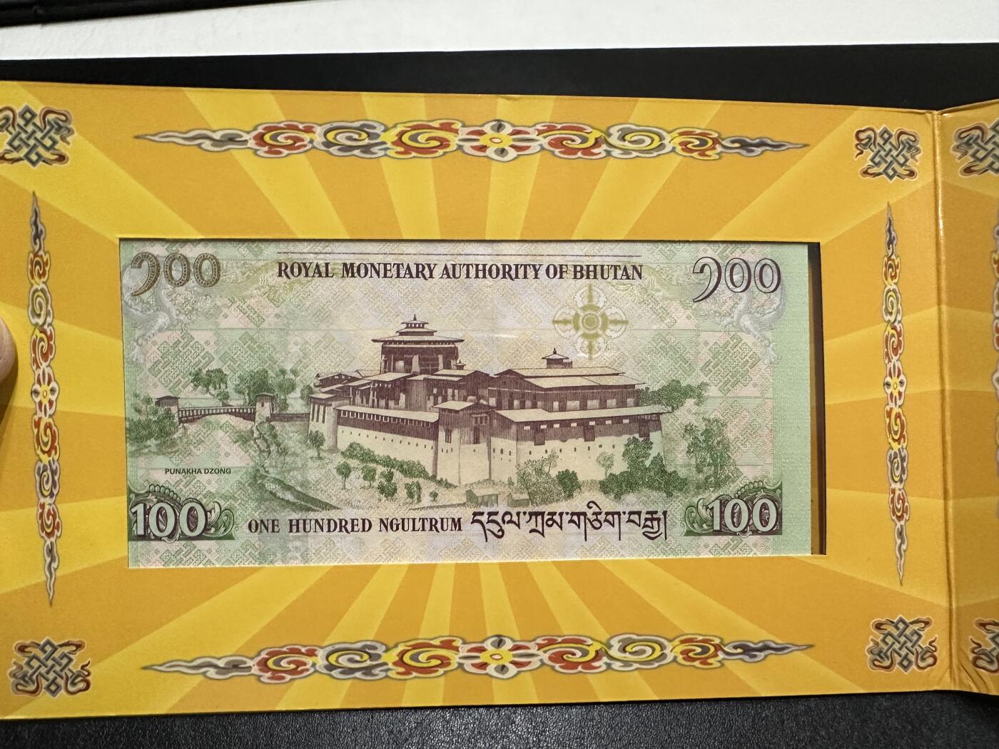 《外钞收藏家》第三百九十期 精美五张纸币一起 如图