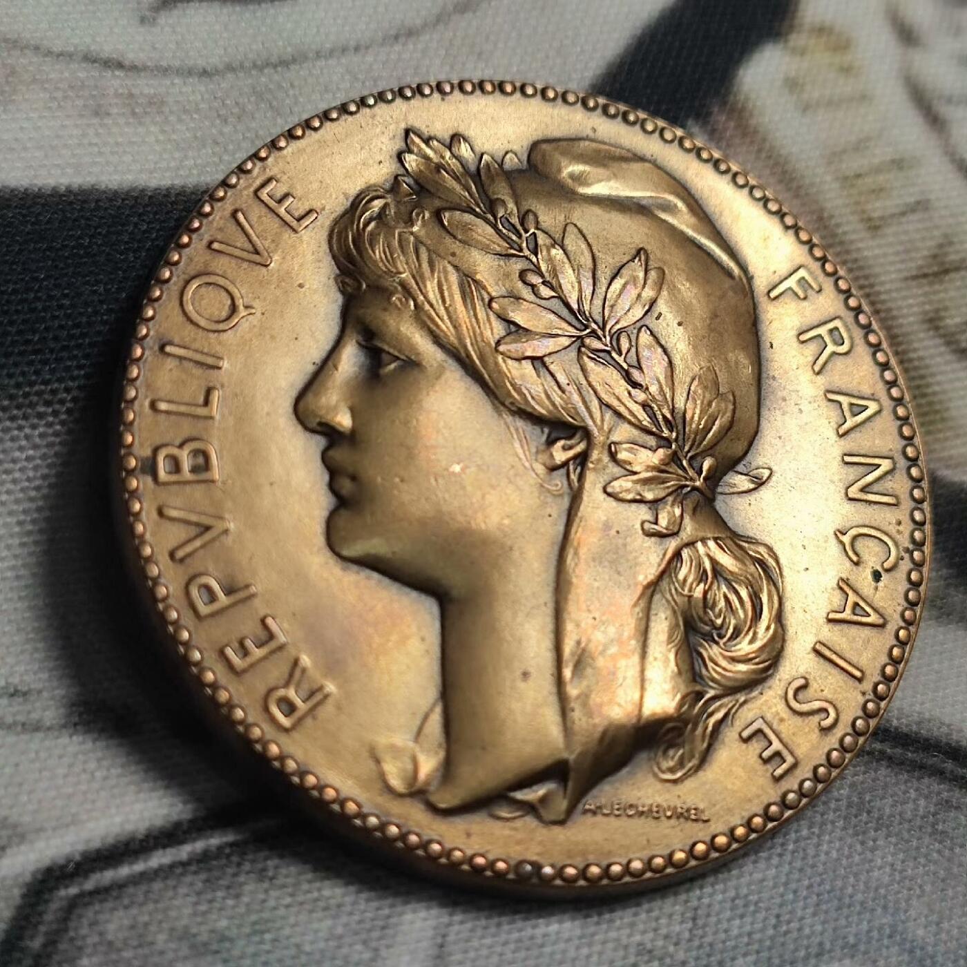 欧洲章牌艺术 周五九点 法国玛丽安娜铜章 边小磕碰，背有些胶残留物