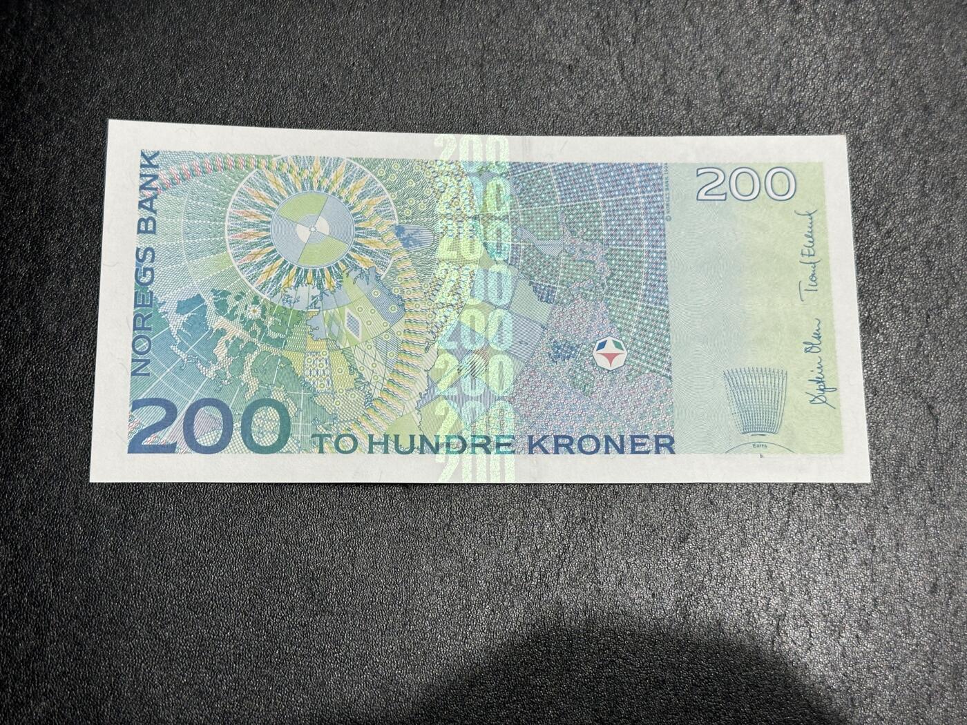 《外钞收藏家》第三百九十期 1994年挪威200克朗 UNC- 有压痕和边角荧光瑕疵