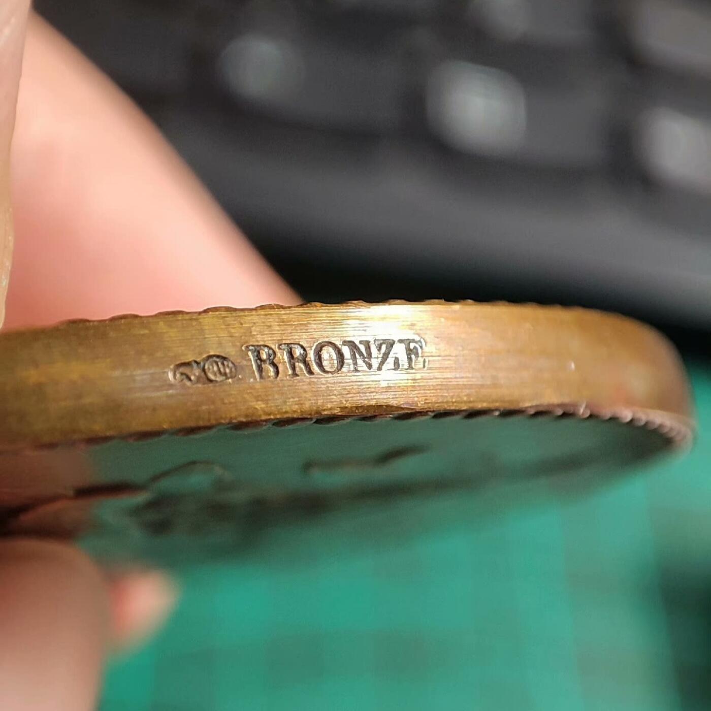 欧洲章牌艺术 周五九点 法国玛丽安娜铜章 边小磕碰，背有些胶残留物