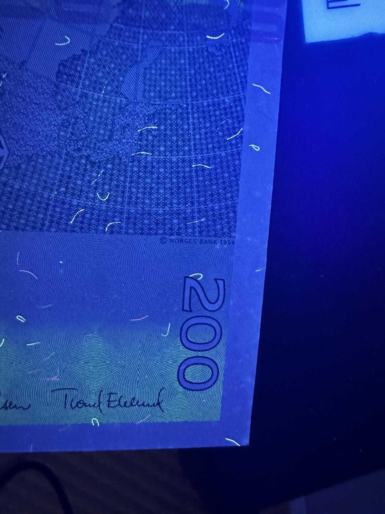 《外钞收藏家》第三百九十期 1994年挪威200克朗 UNC- 有压痕和边角荧光瑕疵