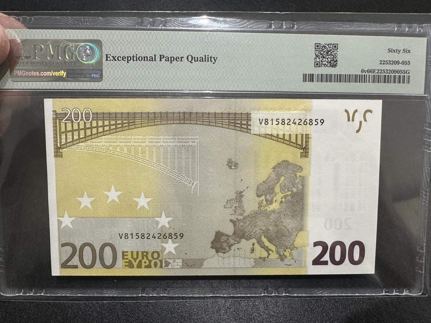 《外钞收藏家》第三百九十四期 2002年 一签 200欧元 PMG66 西班牙