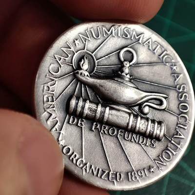 欧洲章牌艺术 周五九点 阿拉丁神灯小银章 美国钱币学会25周年纪念银章12.2克