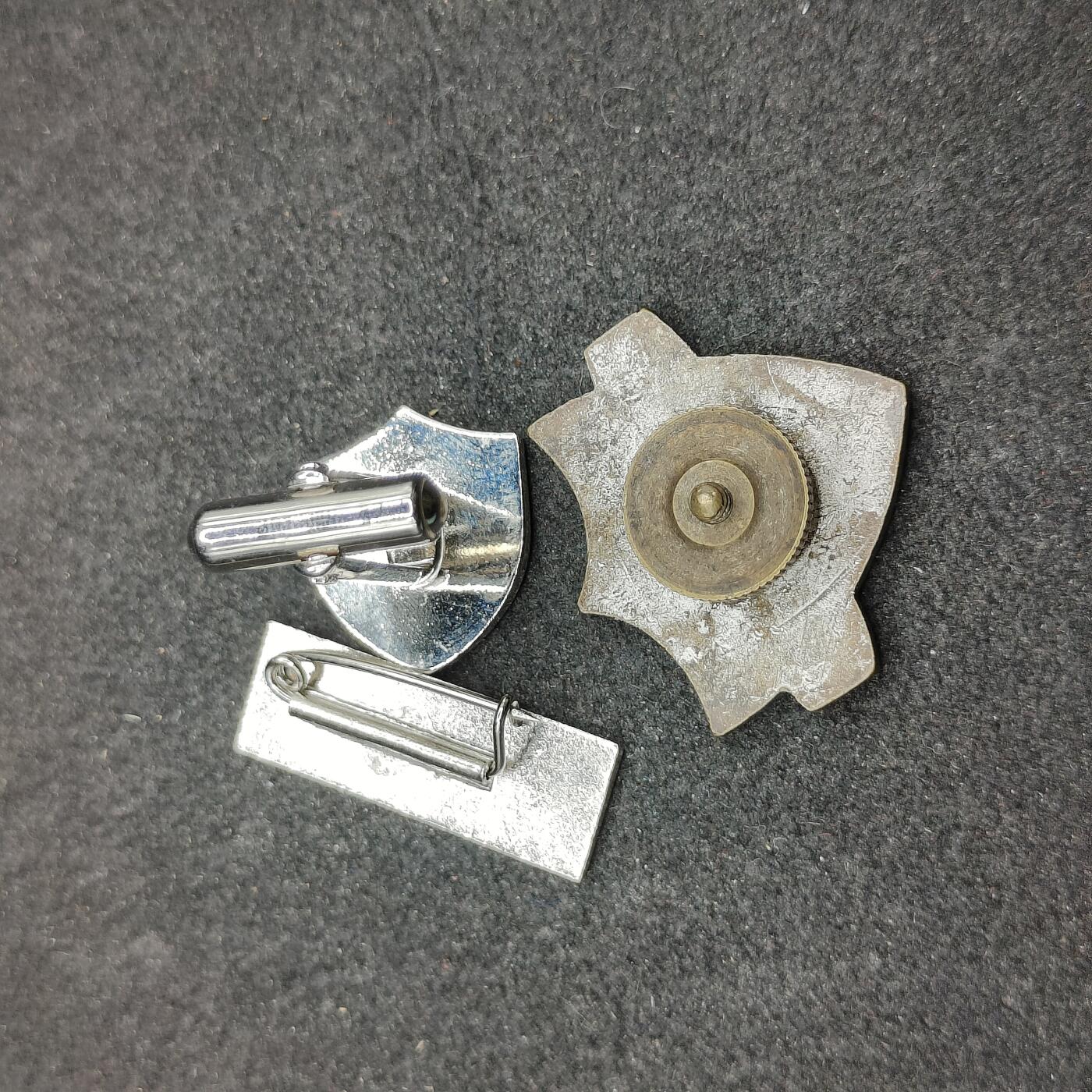 全场0元起拍 第173期 咸鱼国勋章拍卖专场 7月14日（周日）下午6：00开始 日本徽章一组