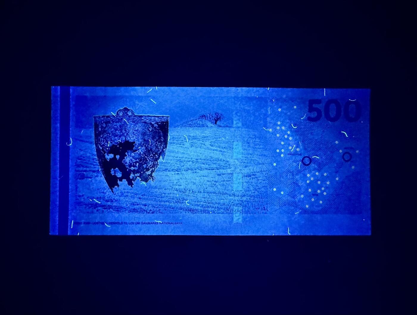 收藏联盟Quantum Auction 第360期拍卖  丹麦2011年500克朗 品相UNC AA冠  一角有瑕疵 