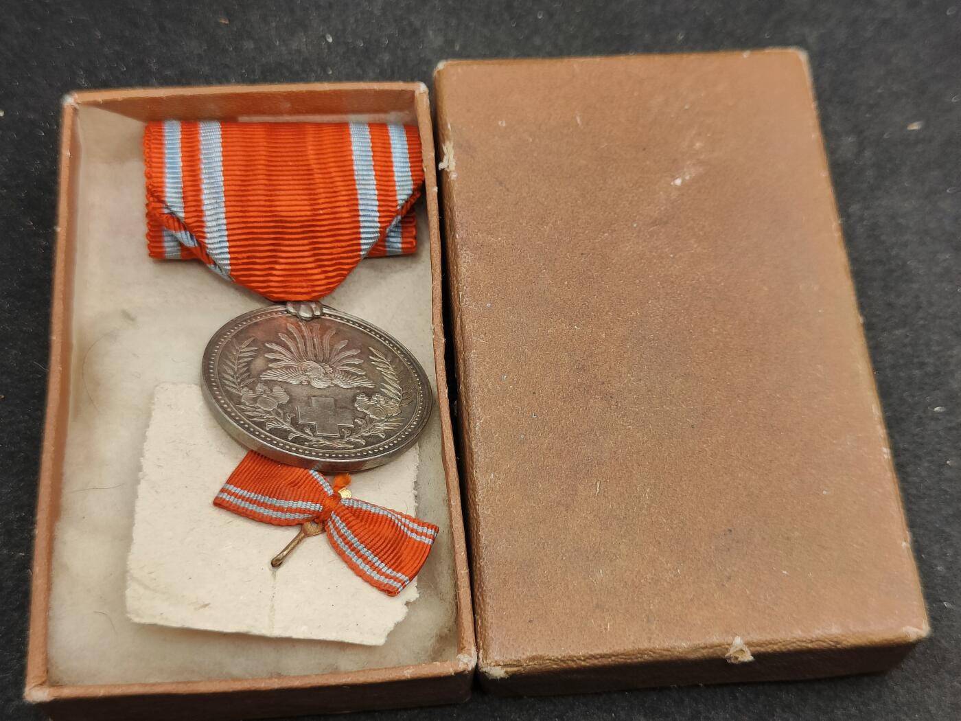 全场0元起拍 第173期 咸鱼国勋章拍卖专场 7月14日（周日）下午6：00开始 赤十字社员章银制带盒略