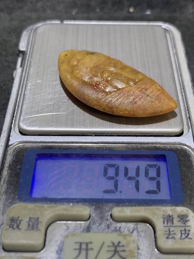 精美亚光黄金草花纹战国红玛瑙手工俏色巧雕如来佛祖树叶形吊坠一个 精美亚光黄金草花纹战国红玛瑙手工俏色巧雕如来佛祖树叶形吊坠一个