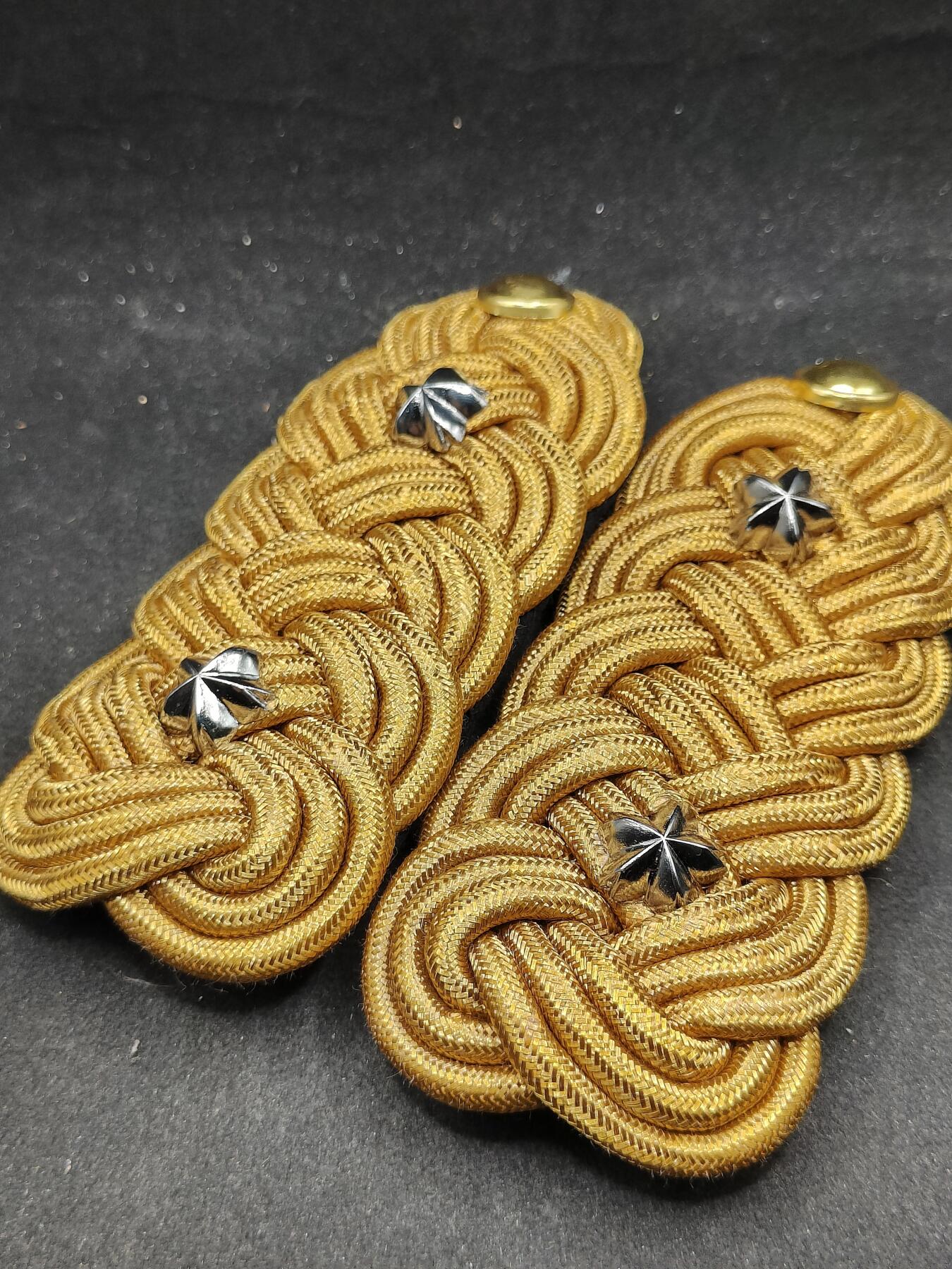 全场0元起拍 第173期 咸鱼国勋章拍卖专场 7月14日（周日）下午6：00开始 陆自二佐礼服肩章一对