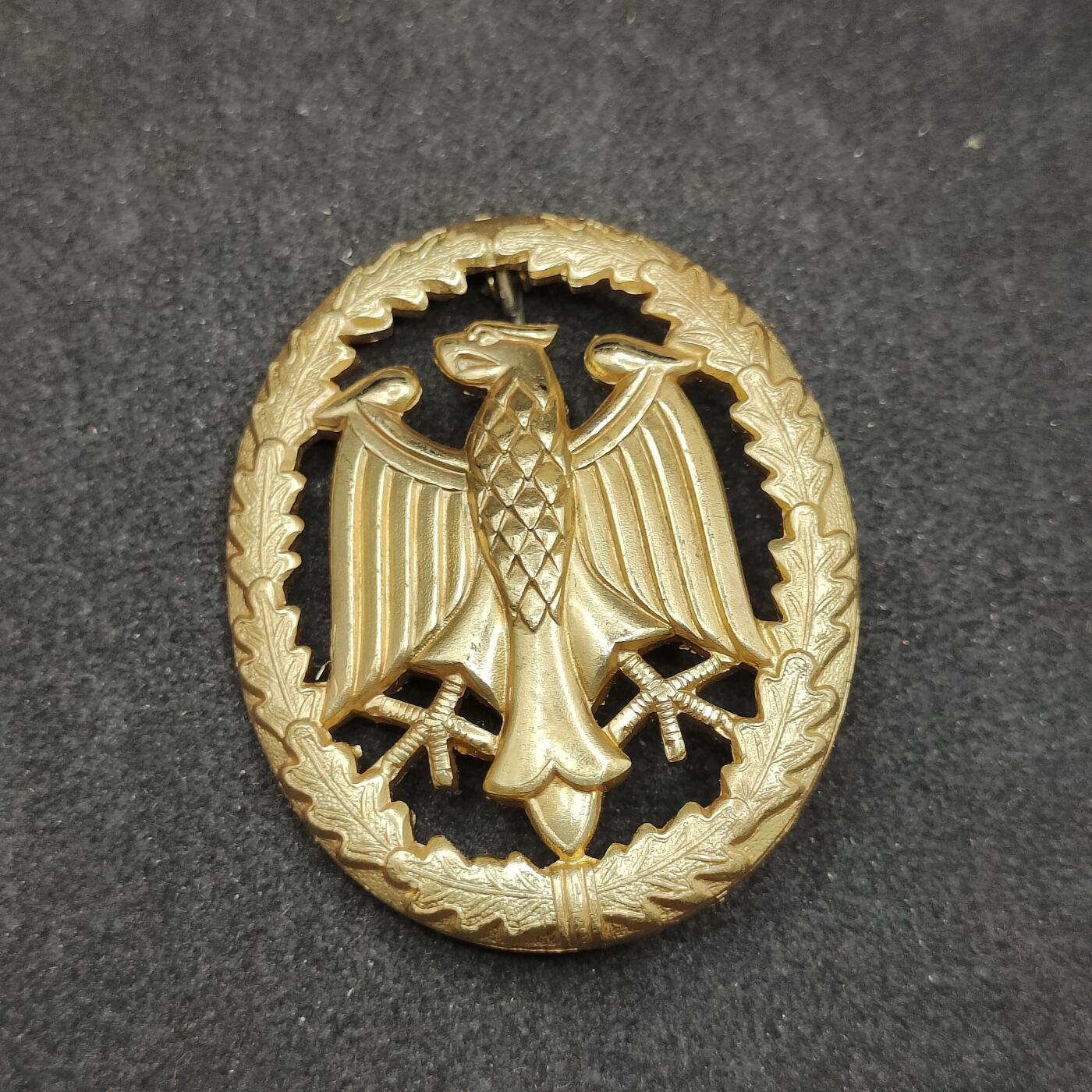 全场0元起拍 第173期 咸鱼国勋章拍卖专场 7月14日（周日）下午6：00开始 西德金级体能章