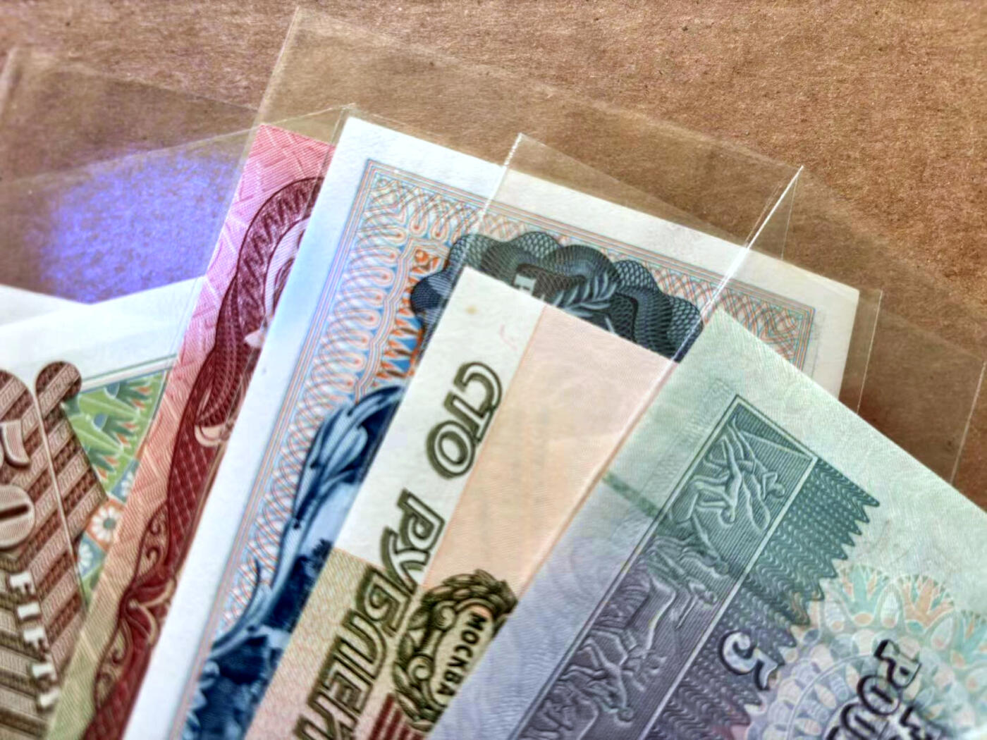 【Blue Auction】✨世界纸币精拍第503期【精】 【一组11张 含豹子号】多国纸币一组&罗马尼亚2000雷塑料钞 带册 全新UNC （个别有瑕疵）