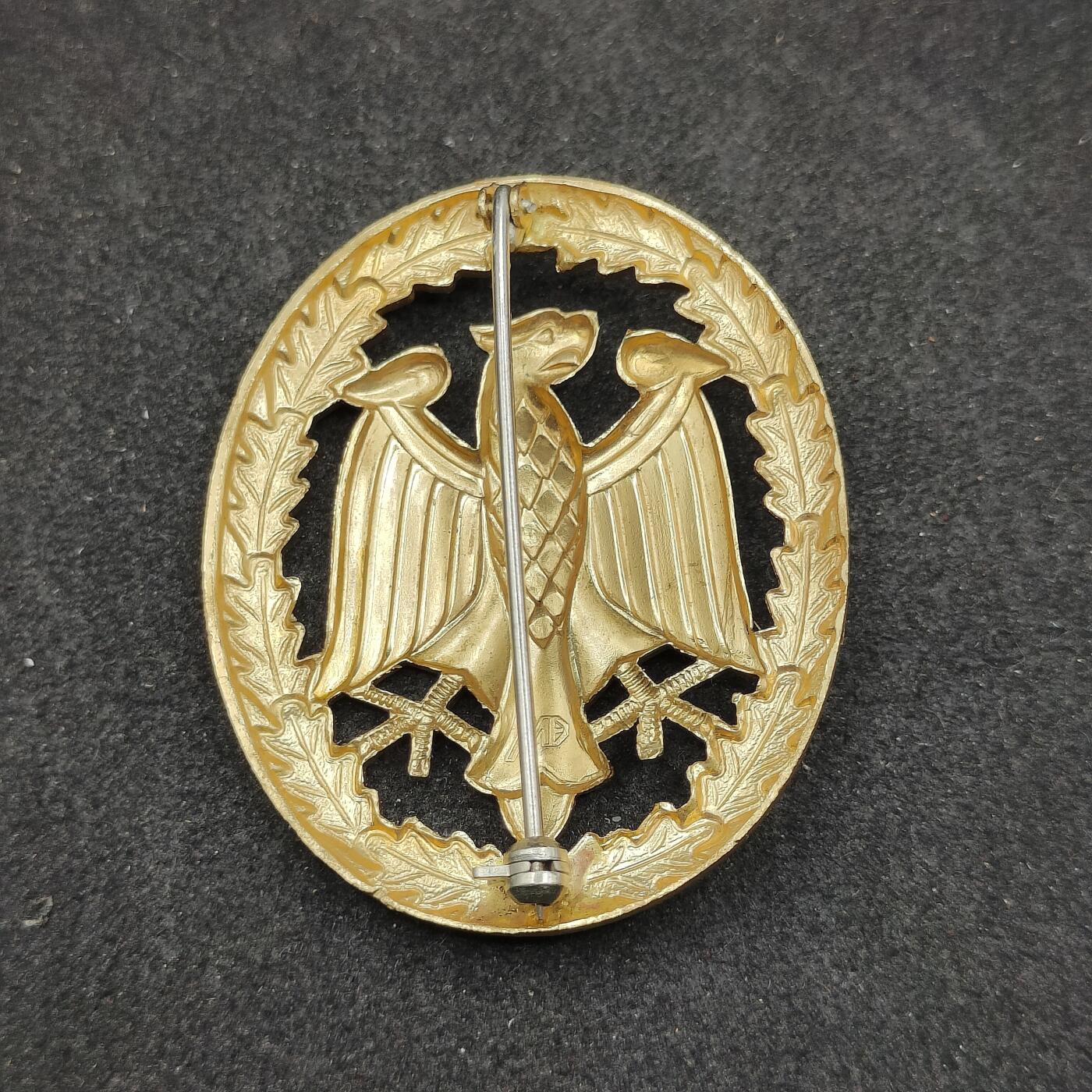 全场0元起拍 第173期 咸鱼国勋章拍卖专场 7月14日（周日）下午6：00开始 西德金级体能章