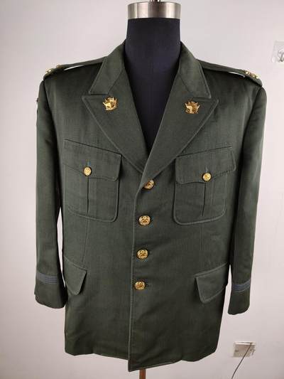 全场0元起拍 第173期 咸鱼国勋章拍卖专场 7月14日（周日）下午6：00开始 - 日本陆自91式 洋服店定制常服通礼 肩章可拆卸换礼服肩章 二佐阶级 胸围110 肩宽44 衣长75 袖长55