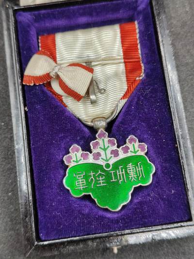 全场0元起拍 第173期 咸鱼国勋章拍卖专场 7月14日（周日）下午6：00开始 - 美品无损 纯银制 日本明治时期青叶章银制带盒略