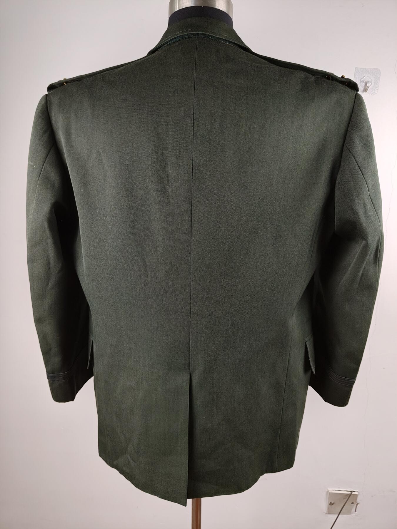 全场0元起拍 第173期 咸鱼国勋章拍卖专场 7月14日（周日）下午6：00开始 日本陆自91式 洋服店定制常服通礼 肩章可拆卸换礼服肩章 二佐阶级 胸围110 肩宽44 衣长75 袖长55