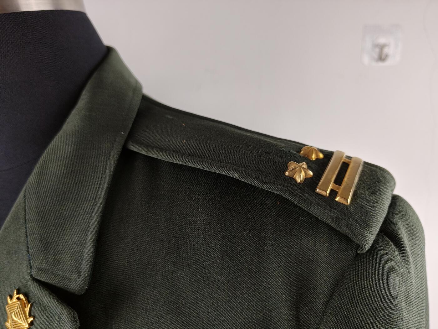 全场0元起拍 第173期 咸鱼国勋章拍卖专场 7月14日（周日）下午6：00开始 日本陆自91式 洋服店定制常服通礼 肩章可拆卸换礼服肩章 二佐阶级 胸围110 肩宽44 衣长75 袖长55