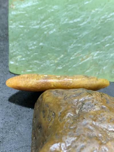 精美亚光黄金草花纹战国红玛瑙手工俏色巧雕如来佛祖树叶形吊坠一个 精美亚光黄金草花纹战国红玛瑙手工俏色巧雕如来佛祖树叶形吊坠一个