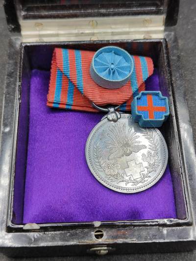 全场0元起拍 第173期 咸鱼国勋章拍卖专场 7月14日（周日）下午6：00开始 - 明治早期深蓝绶带 按扣盒 赤十字终身社员章银制带盒略