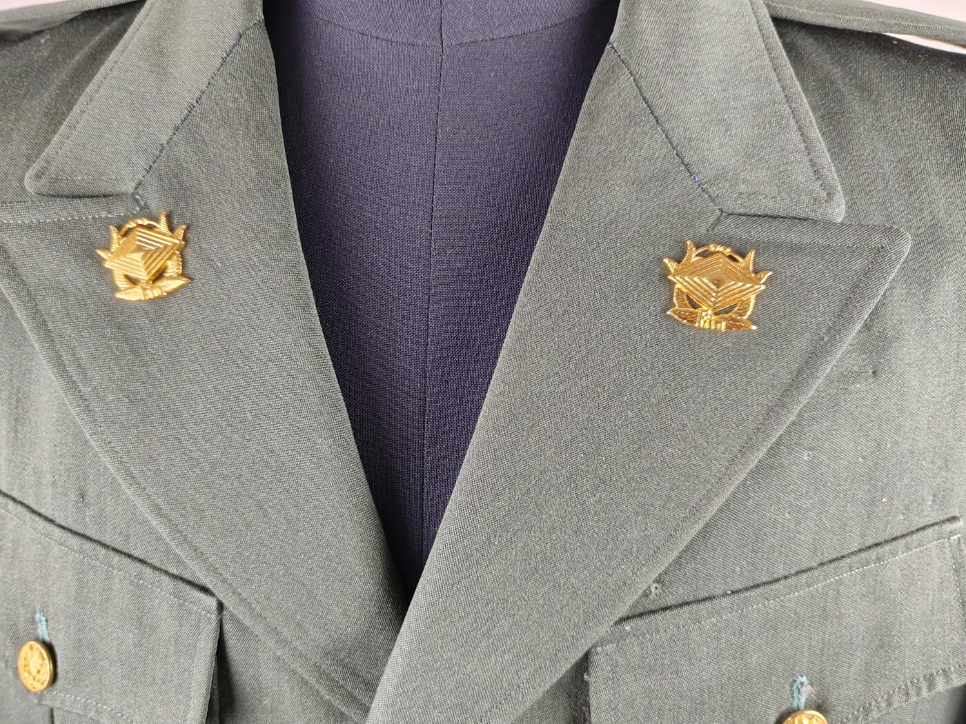 全场0元起拍 第173期 咸鱼国勋章拍卖专场 7月14日（周日）下午6：00开始 日本陆自91式 洋服店定制常服通礼 肩章可拆卸换礼服肩章 二佐阶级 胸围110 肩宽44 衣长75 袖长55