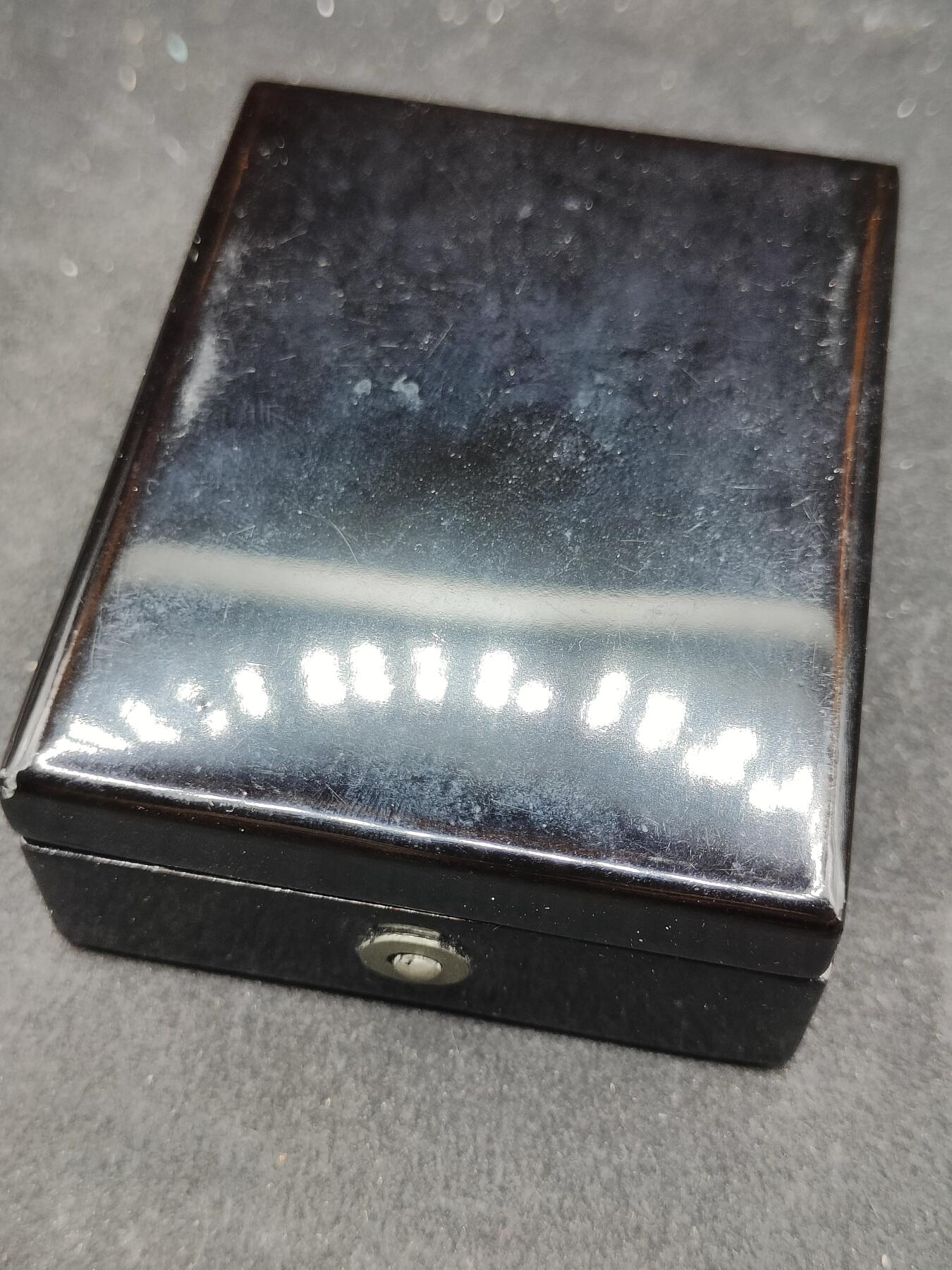 全场0元起拍 第173期 咸鱼国勋章拍卖专场 7月14日（周日）下午6：00开始 明治早期深蓝绶带 按扣盒 赤十字终身社员章银制带盒略