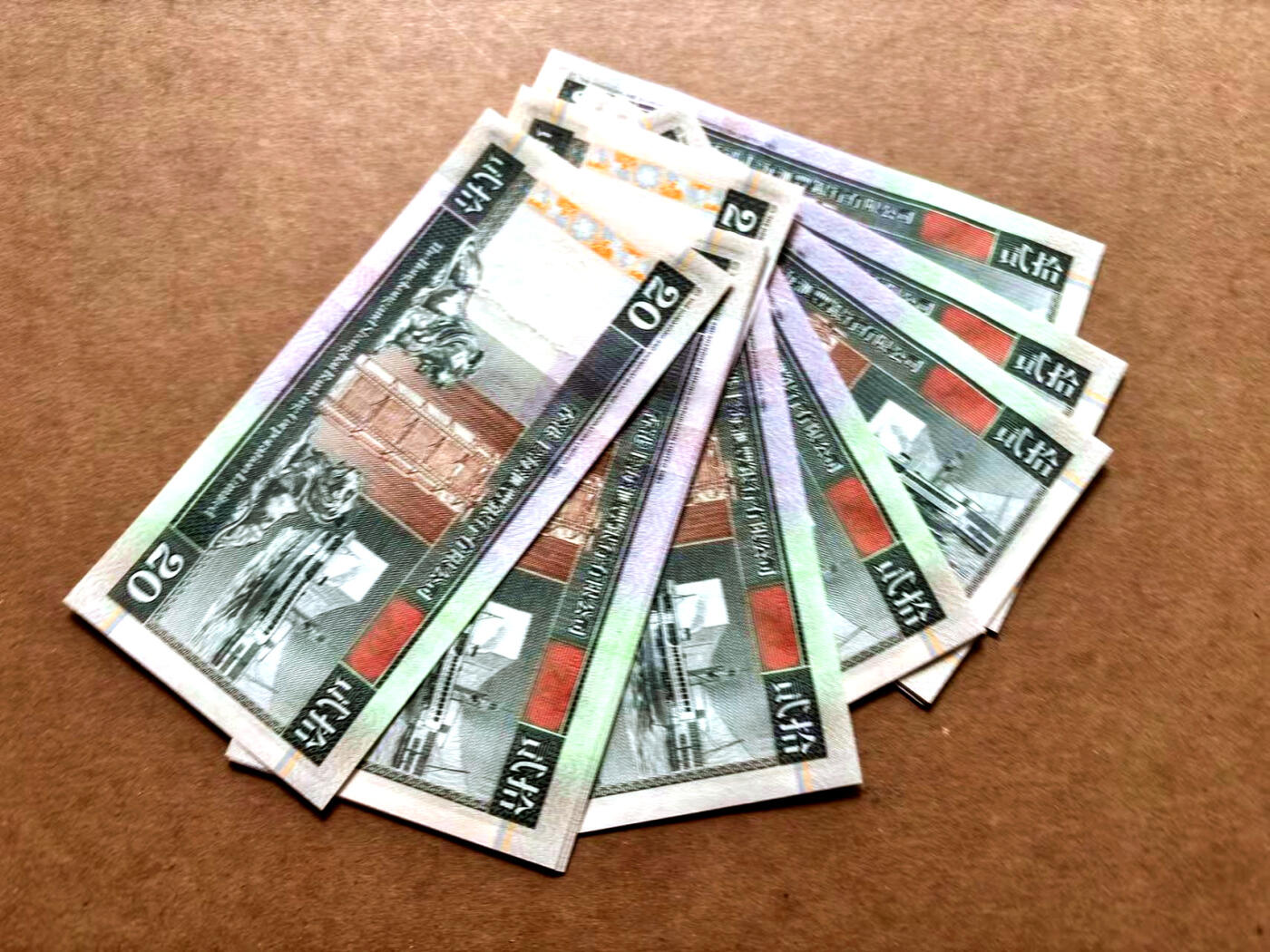 【Blue Auction】✨世界纸币精拍第503期【精】 【一组21张】香港 汇丰 2002年20元 其中裸币19张UNC（有张有轻微瑕疵）&香港 汇丰 2002年20元168尾倒置号 ACG67EPQ&香港 2013年50元 倒置号 ACG67EPQ 