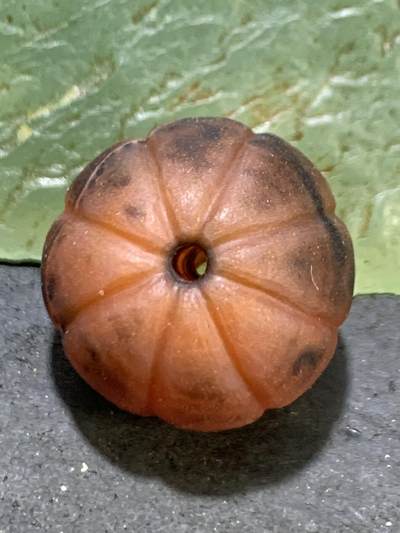 精美亚光缠丝玛瑙雕刻瓜珠一颗， 精美亚光缠丝玛瑙雕刻瓜珠一颗，