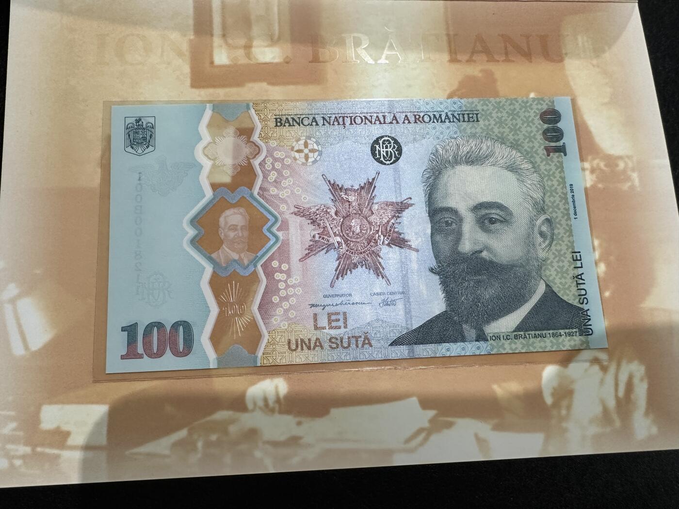 《外钞收藏家》第三百九十七期 2019年罗马尼亚100 全新UNC 原装册子 无47 超靓号