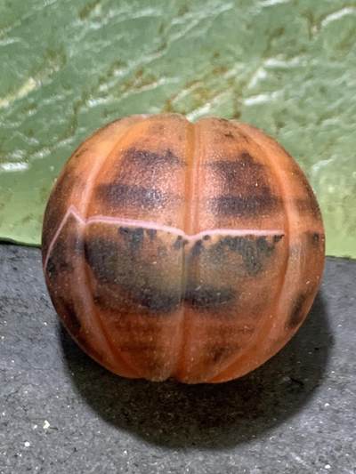 精美亚光缠丝玛瑙雕刻瓜珠一颗， 精美亚光缠丝玛瑙雕刻瓜珠一颗，