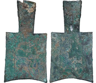 冠军2024年7月上海拍卖 先秦平肩空首布，无文，94.3*47.2*1.2mm，24.9g，GBCA美82(05)